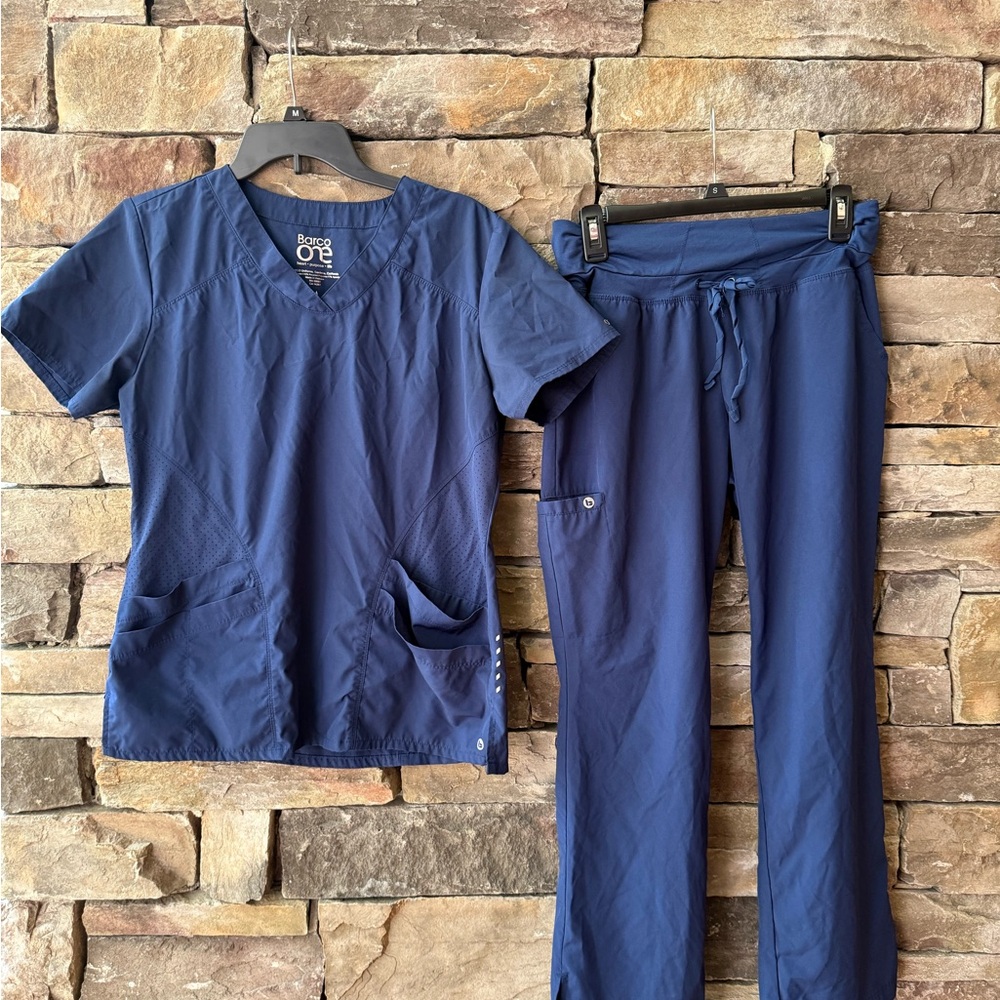 Barco One Women’s navy scrub set M/SP